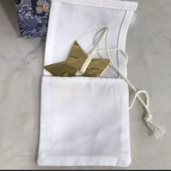 DIOR Gold Tone Star Charm Ornament
Comes with Cloth Bag - Picture 5 of 7